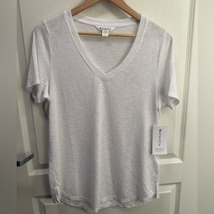 012 NWT ATHLETA Breezy Scoop V Tee.  Size XL.